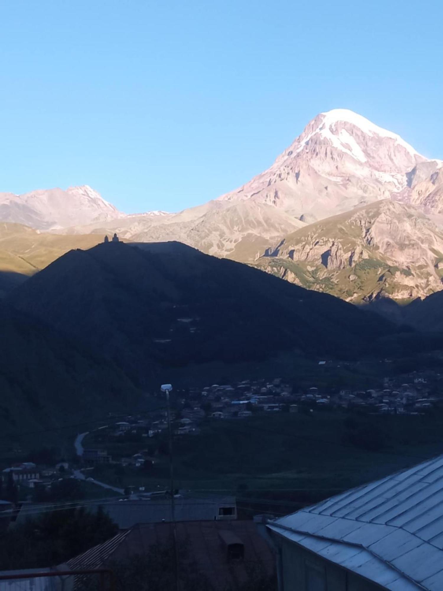 Guesthouse Relax In Kazbegi Екстериор снимка