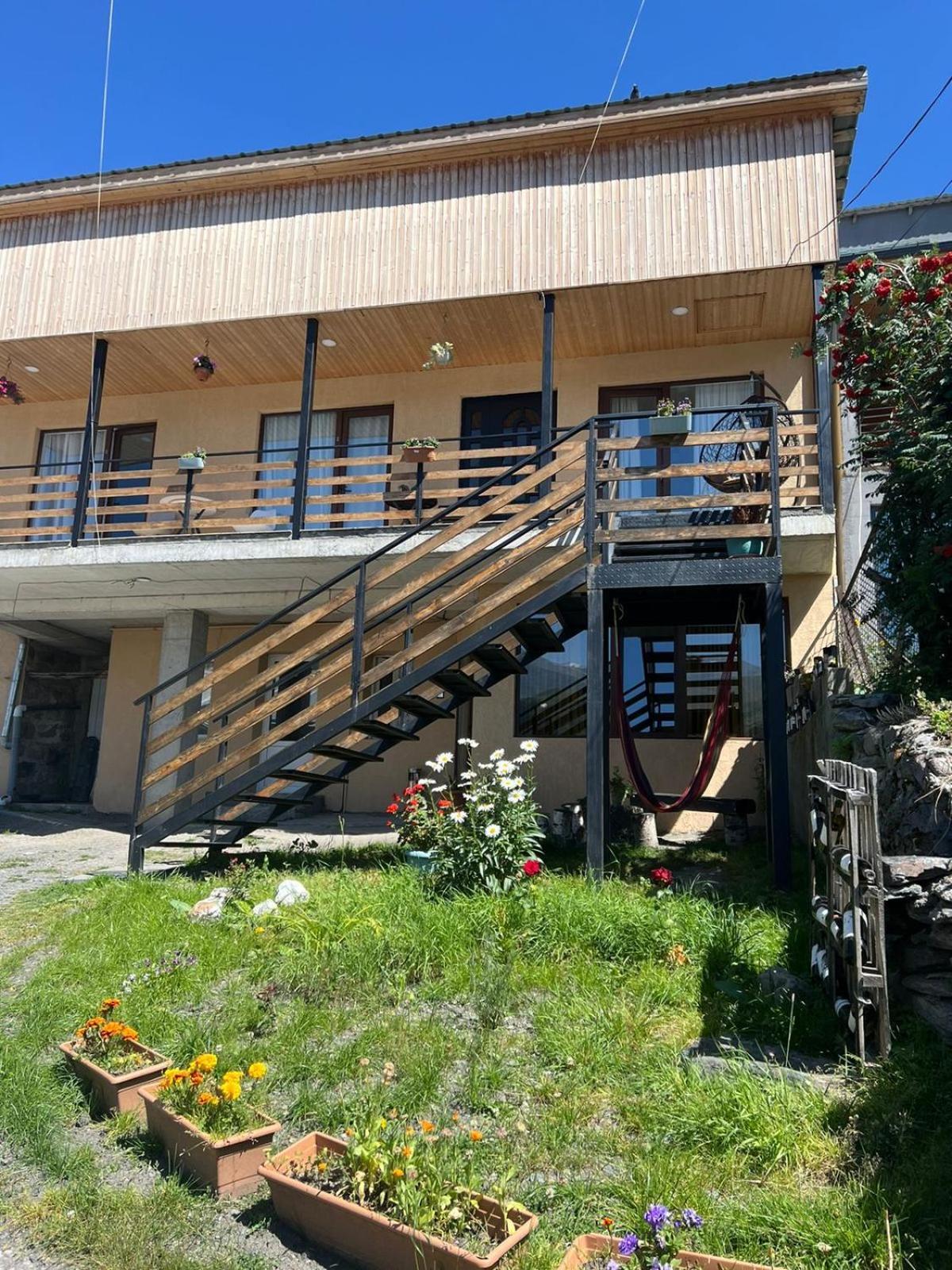 Guesthouse Relax In Kazbegi Екстериор снимка